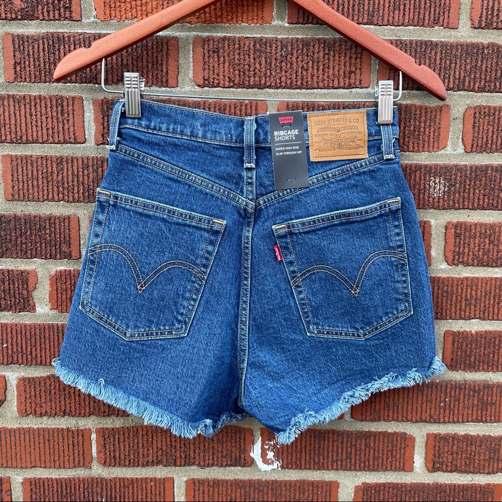 🆕 Levi’s Ribcage High Rise Distressed Denim Short - Picture 7 of 15